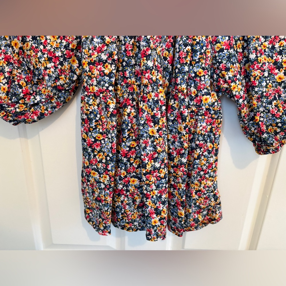 Old Navy Small Floral Blouse - Picture 4 of 7